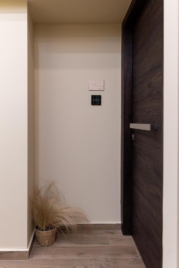Theros By Agora Luxury Apartments In The Heart Of Heraklion Exterior foto